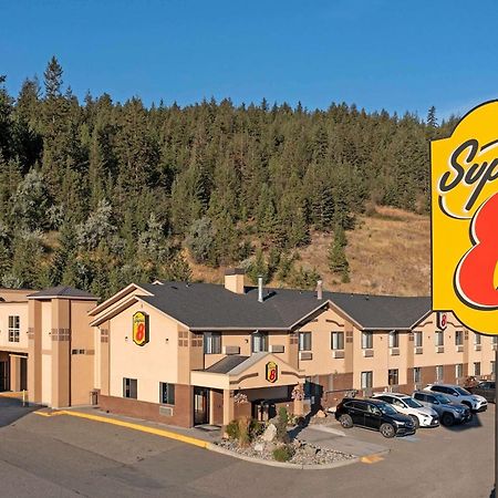Hotel Super 8 By Wyndham Kamloops On The Hill Exterior foto