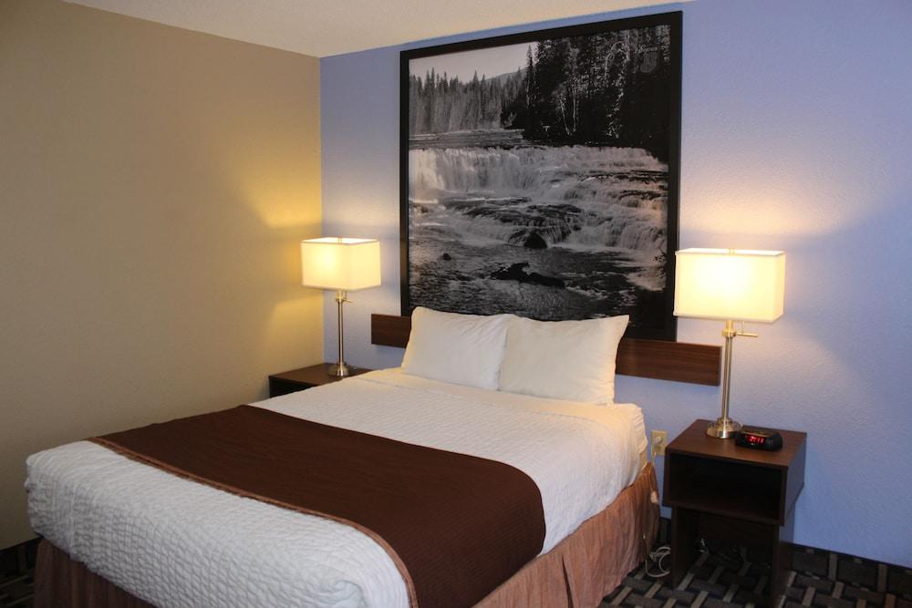 Hotel Super 8 By Wyndham Kamloops On The Hill Exterior foto