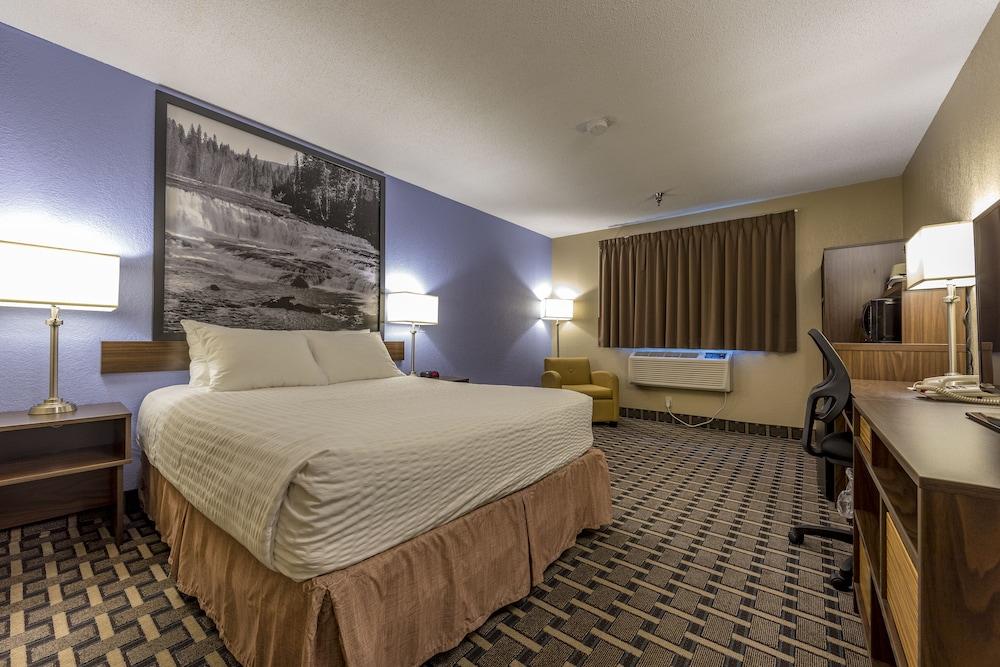 Hotel Super 8 By Wyndham Kamloops On The Hill Exterior foto