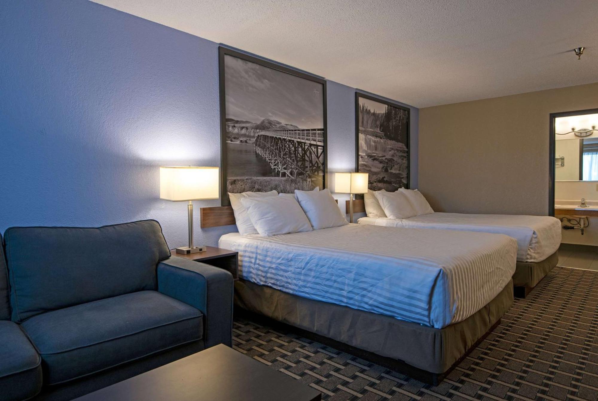 Hotel Super 8 By Wyndham Kamloops On The Hill Exterior foto