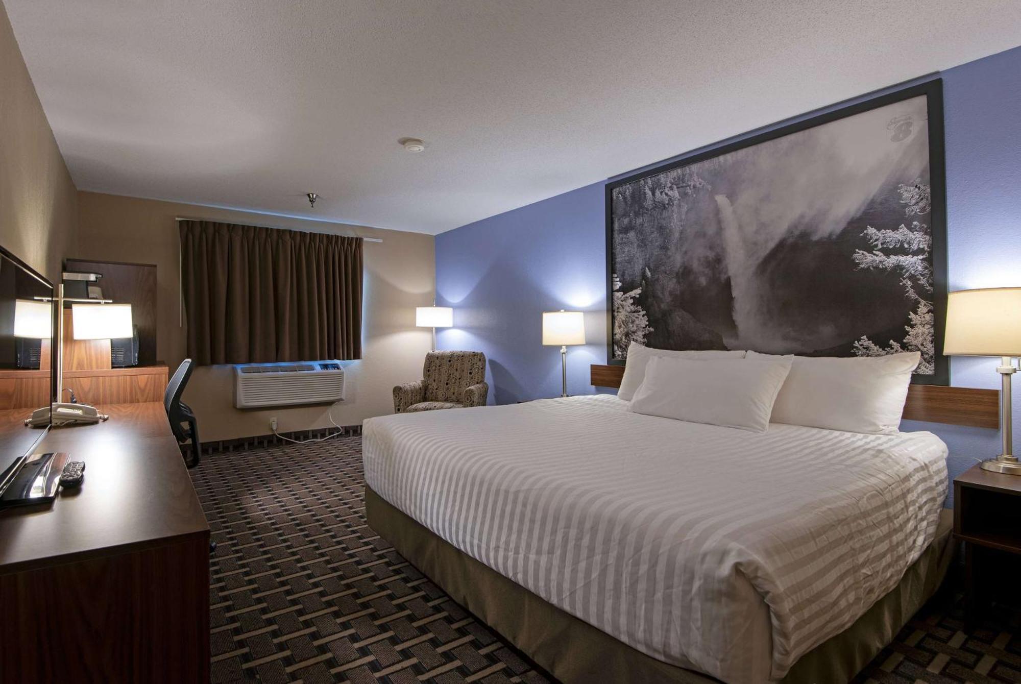 Hotel Super 8 By Wyndham Kamloops On The Hill Exterior foto